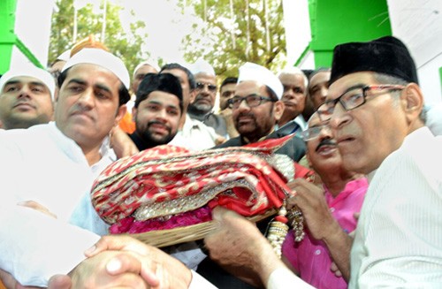 mukhtar abbas naqvi visiting dargah of sufi saint hazrat khwaja moinuddin chishti