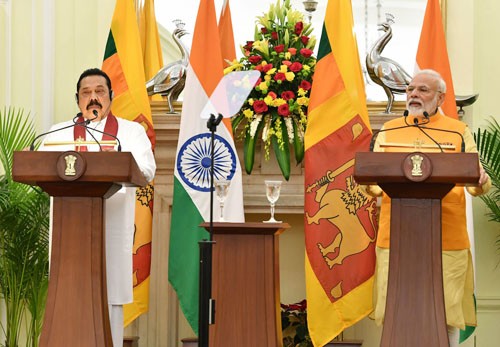 pm mahinda rajapaksa and narendra modi at the joint press statements