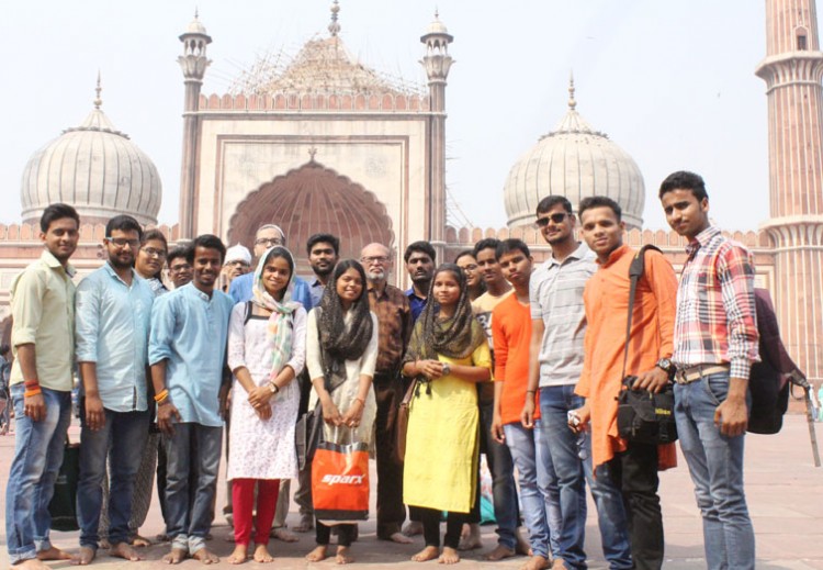 saanskrtik yaatra kuchh door to chalakar dekho