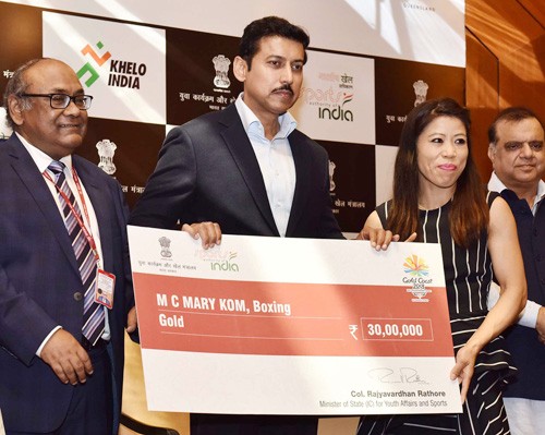 rajyavardhan singh rathore felicitating the medal winners of the cwg