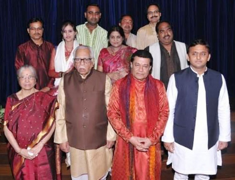 raajabhavan mein anoop jalota kee bhajan sandhya