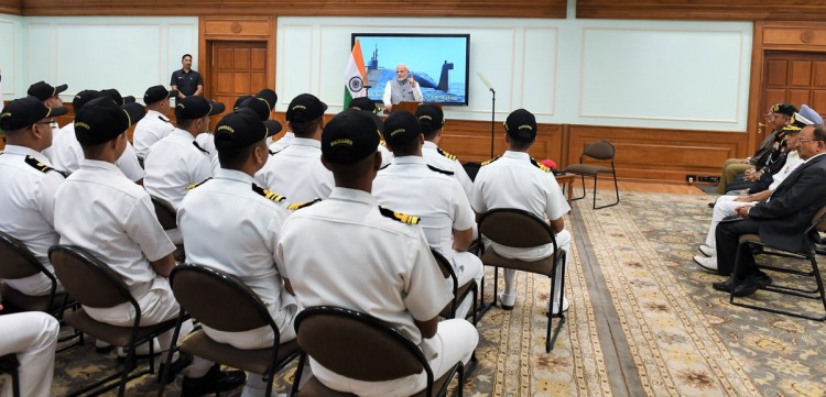 pm narendra modi meetings personnel of ins arihant