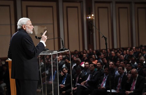 narendra modi addressing the gathering of indian community, in tokyo