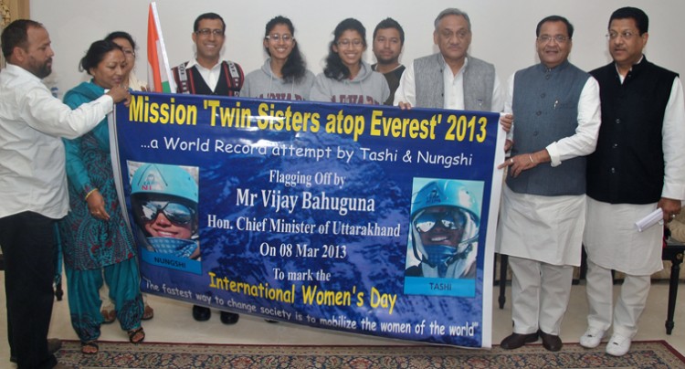 mission twin sisters atop everest, vijay bahuguna