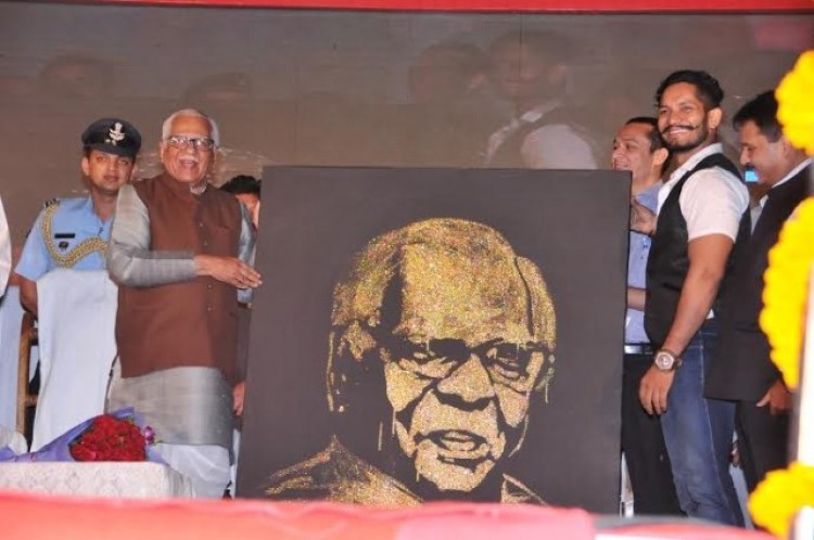 governor ram naik in hazhrtganj carnival
