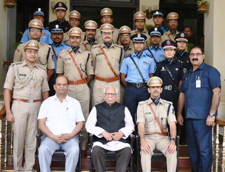 governor ram naik with trainee ips
