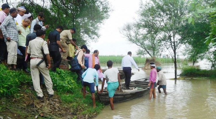 in-charge and minister of state, upendra tiwari inspected the ring dam