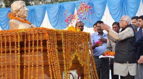governor paid tribute to sarojini naidu