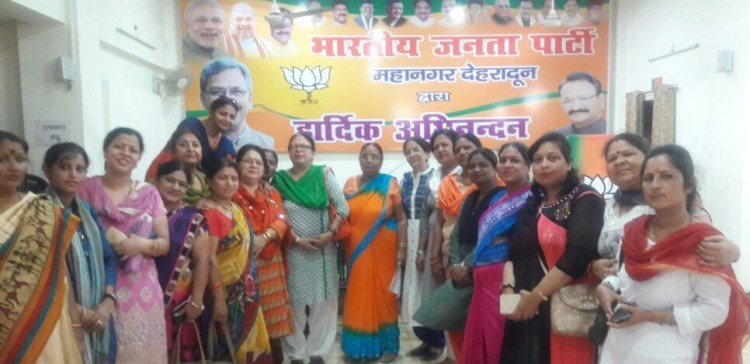 celebrating at dehradun metropolitan bjp office