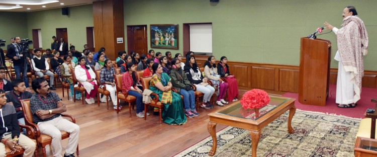 venkaiah naidu addressing the students of kendriya vidyalaya from tamil nadu
