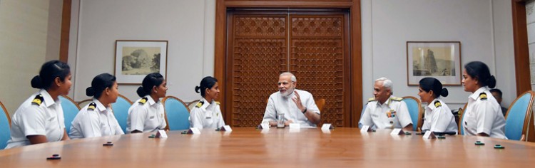 narendra modi meeting the crew of insv tarini which successfully circumnavigated the globe