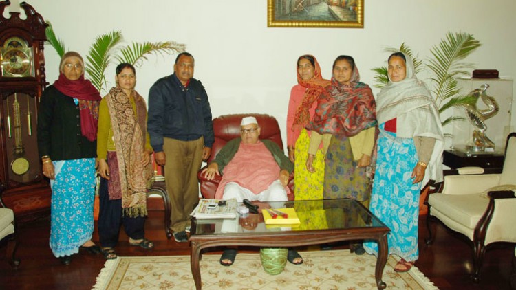 bhojan mata sangthan with governor 