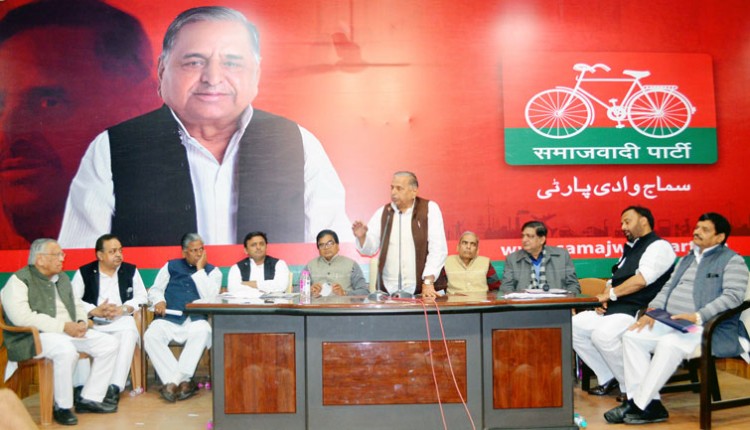 mulayam singh yadav and akhilesh yadav