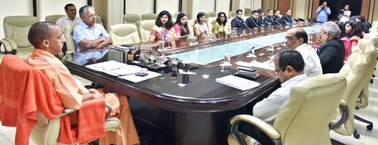 cm yogi adityanath or ias trainee meeting