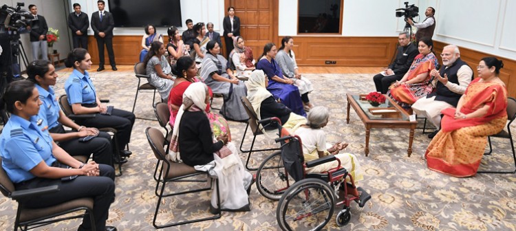 pm narendra modi interacting with the nari shakti awardees