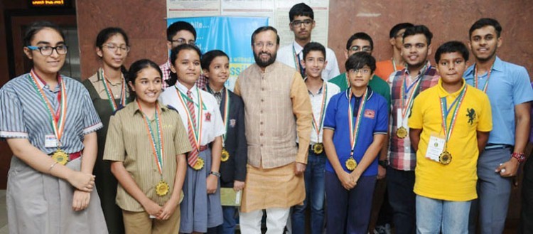 prakash javadekar with students