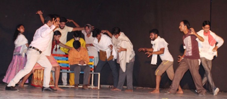 hindu college mein dikha chhabeele rangabaaz ka shahar