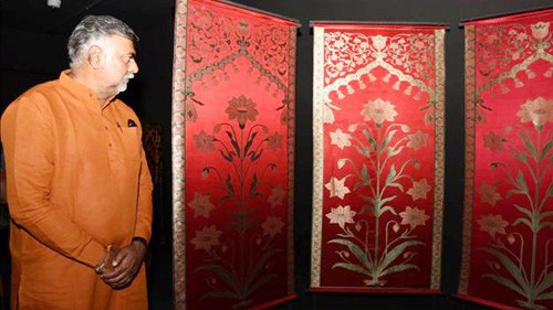 contemporary weaving exhibition pra-kasi