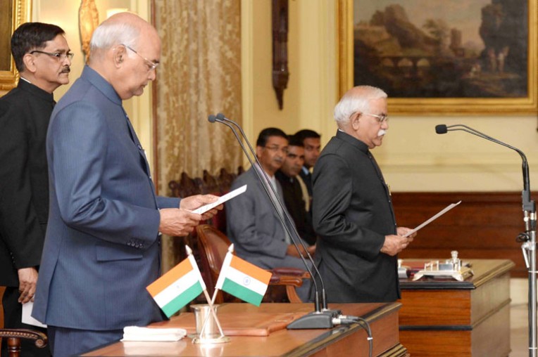 राष्ट्रपति ने सुधीर भार्गव को शपथ दिलाई