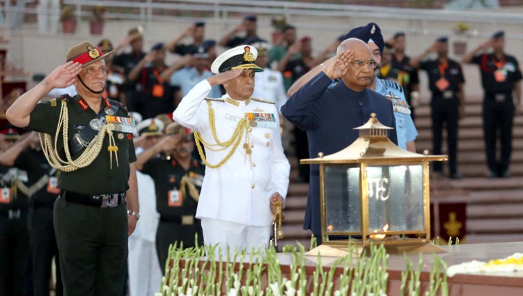 राष्ट्रपति की शहीदों को श्रद्धांजलि