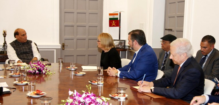 रक्षामंत्री से मिले अमेरिकी सीनेटर