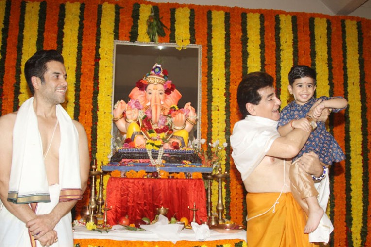 जितेंद्र के घर भगवान गणपति विराजे