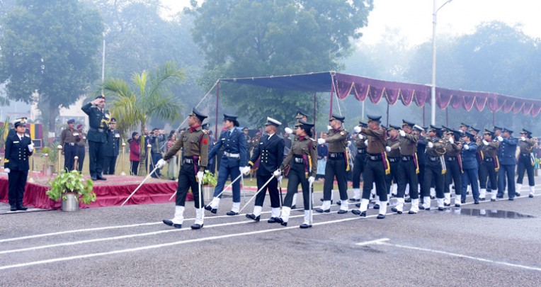 सेना चिकित्सा कोर कॉलेज में रस्मी परेड