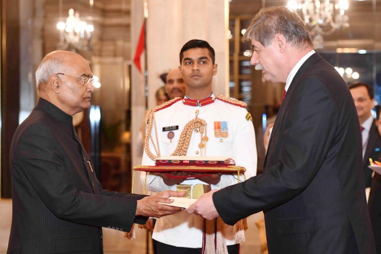 मोंटेनेग्रो के राजदूत का परिचय