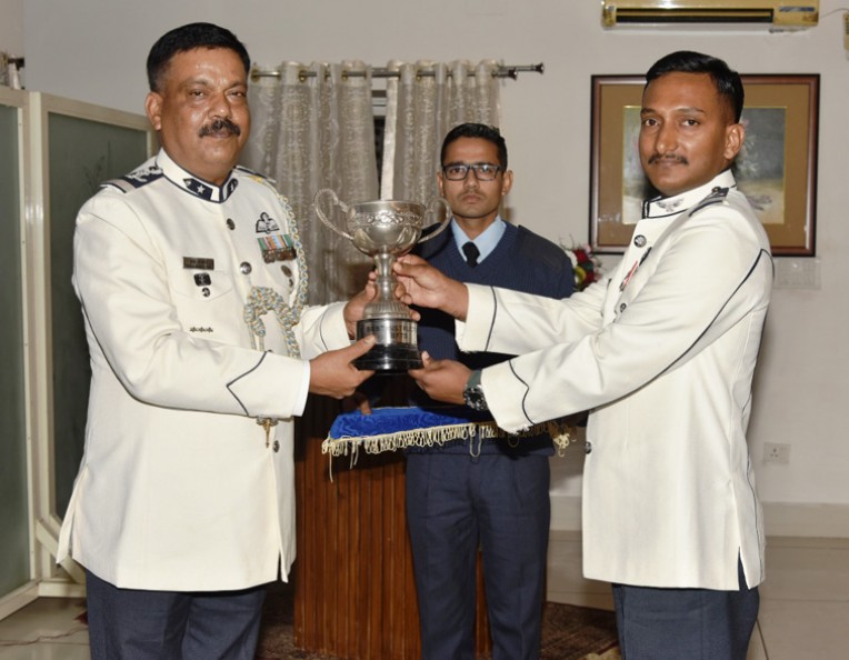 आशुतोष खंडूरी सर्वश्रेष्ठ प्रशिक्षक