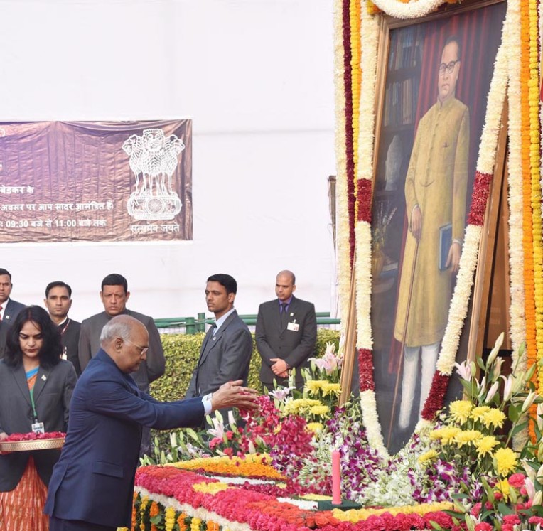 राष्ट्रपति की बाबासाहेब को पुष्पांजलि