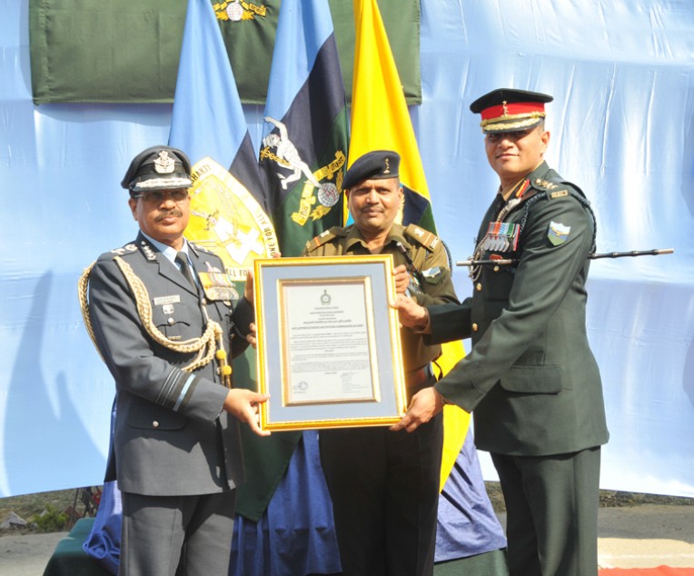 सिग्नल रेजिमेंट को प्रशंसापत्र