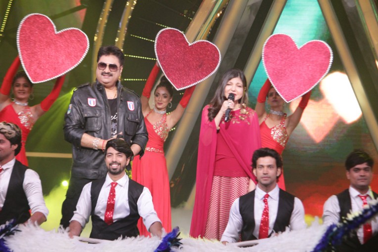 गायक कुमार शानू व अलका याज्ञनिक