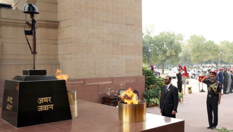 यूएई के राज्यमंत्री की शहीदों को श्रद्धांजलि