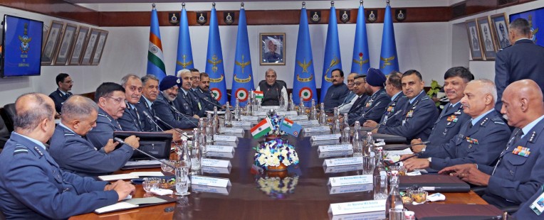 वायुसेना कमांडर सम्मेलन में रक्षामंत्री