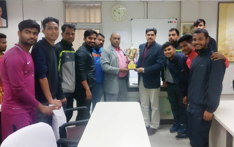 फुटबाल टूर्नामेंट में एलयू ने जीती ट्रॉफी