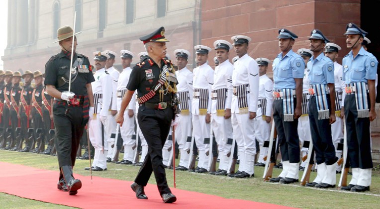 गार्ड ऑफ ऑनर का निरीक्षण