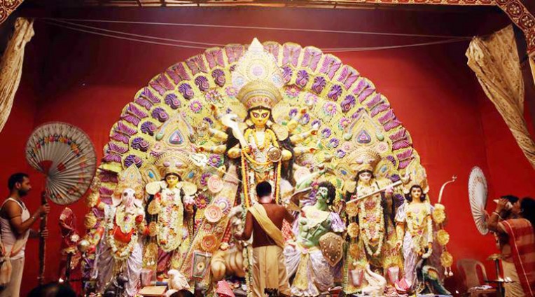 दुर्गा पूजा और दशहरा की धूम