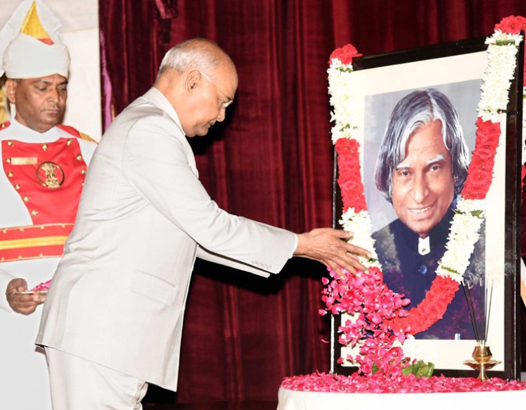 डॉ एपीजे अब्‍दुल कलाम को श्रद्धासुमन