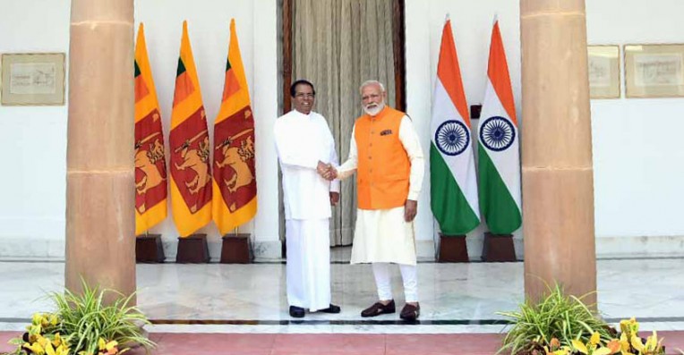 श्रीलंका के राष्‍ट्रपति और नरेंद्र मोदी