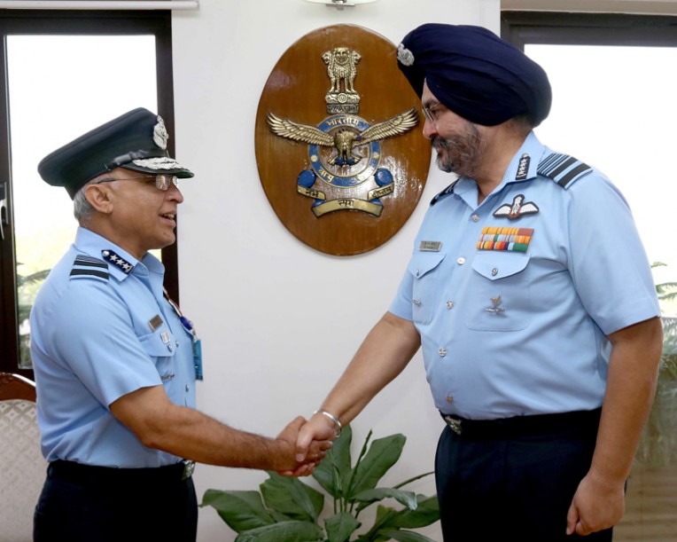 अनिल खोसला की एयर चीफ से भेंट