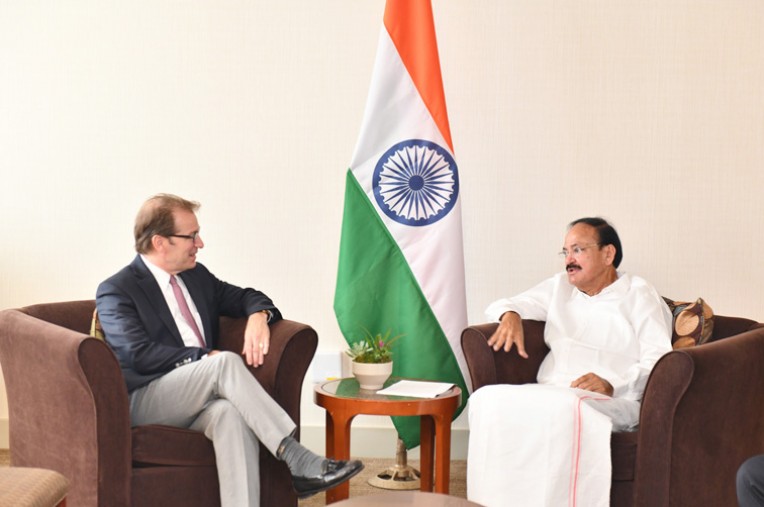 पीटर रोस्कम की उपराष्ट्रपति से भेंट