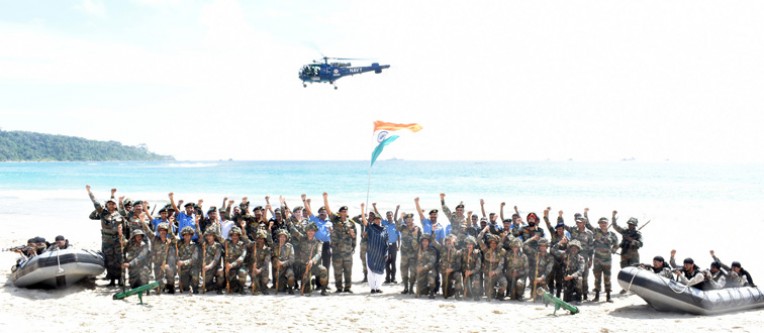 पोर्ट ब्लेयर में जवानों के साथ रक्षामंत्री