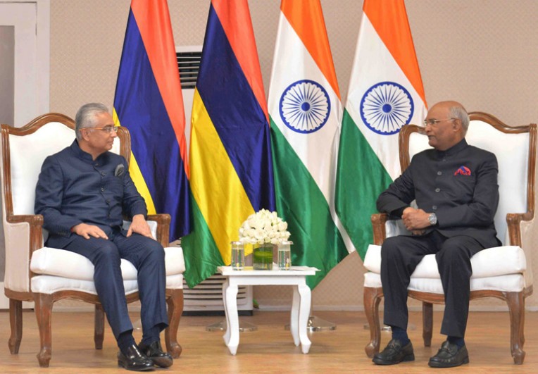 मॉरीशस के पीएम राष्ट्रपति से मिले