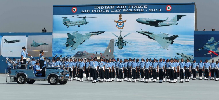 वायुसेना प्रमुख को सलामी