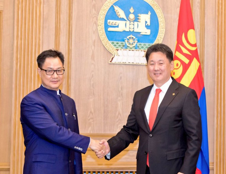 रिजिजू की मंगोलियाई पीएम से भेंट