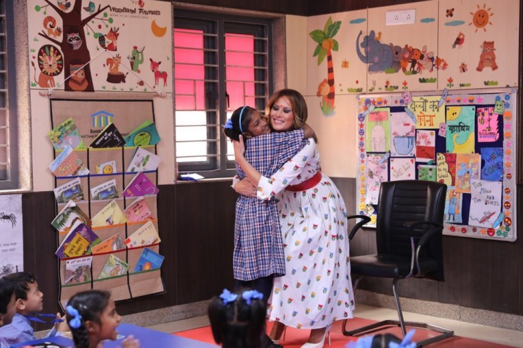 मेलानिया ने की बच्चों से मुलाकात