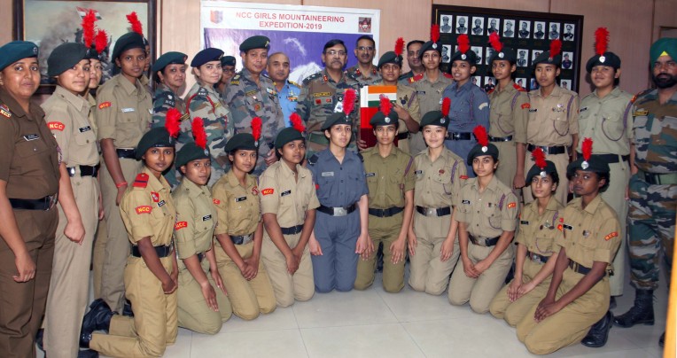 एनसीसी बालिकाओं का पर्वतारोहण दल