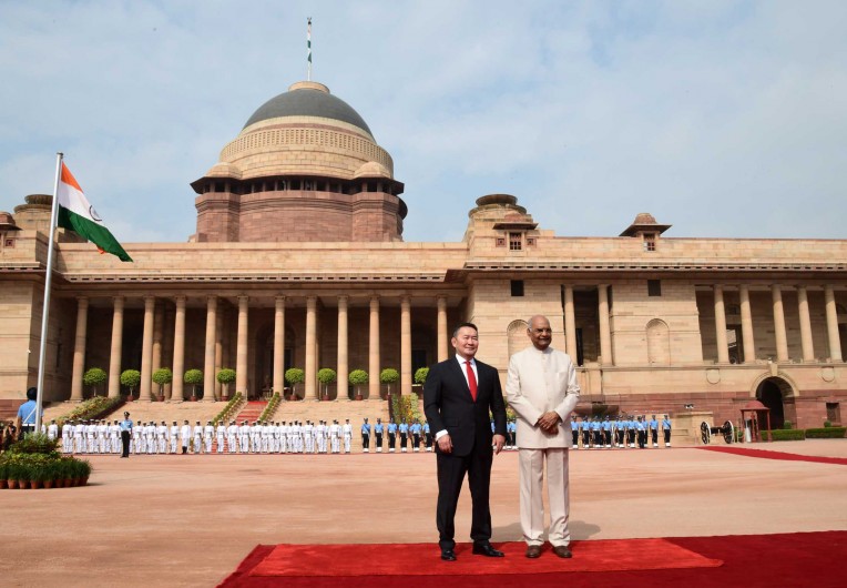 मंगोलियाई राष्ट्रपति की भव्य अगवानी