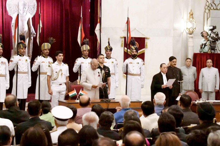 न्‍यायमूर्ति रंजन गोगोई ने ली पद की शपथ