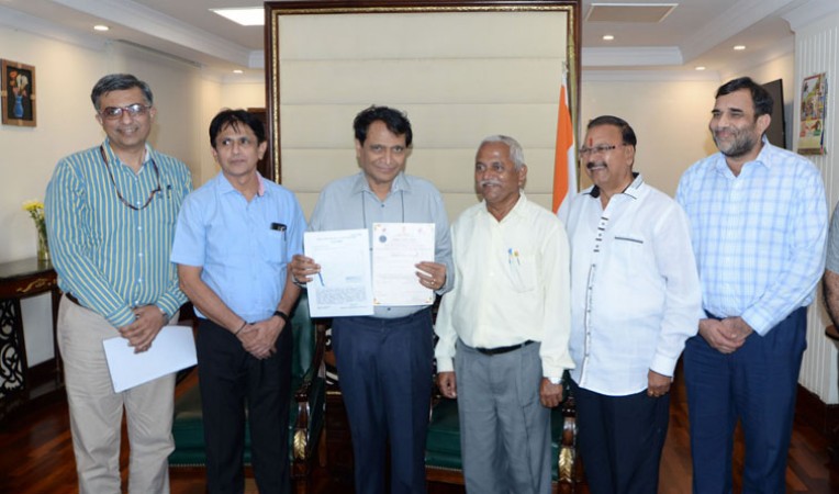 सुरेश प्रभु ने दिया जीआई प्रमाण पत्र